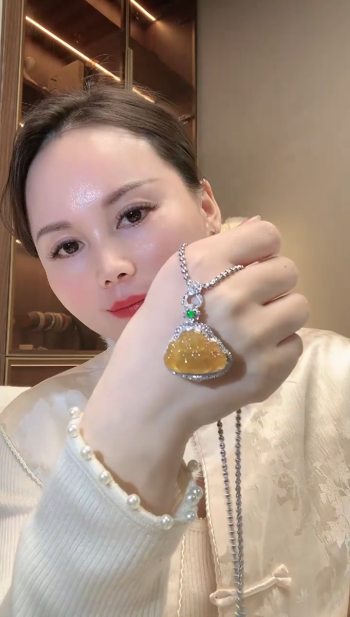 【闪购商品】翡翠吊坠(不含链)18K金镶嵌D57 