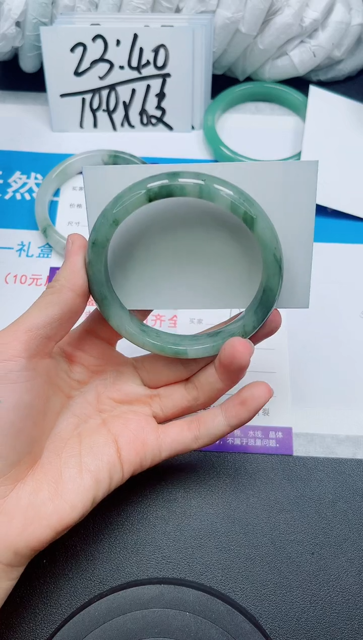 【闪购商品】石英质玉手镯未镶嵌132/61