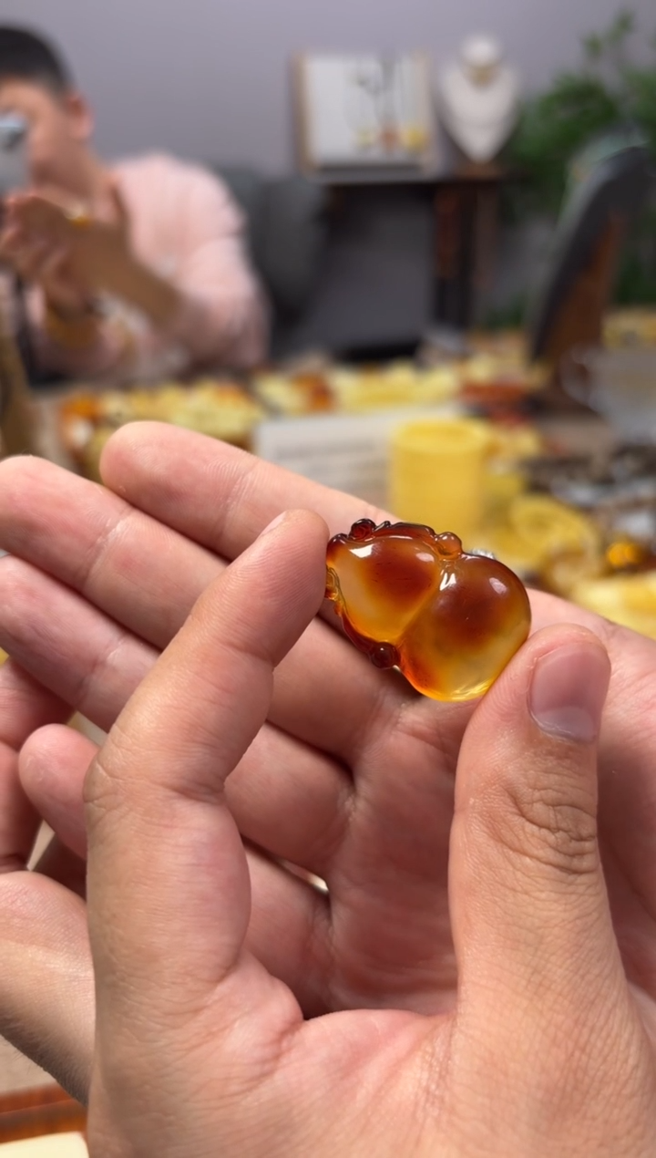 【闪购商品】蜜蜡裸石未镶嵌葫芦