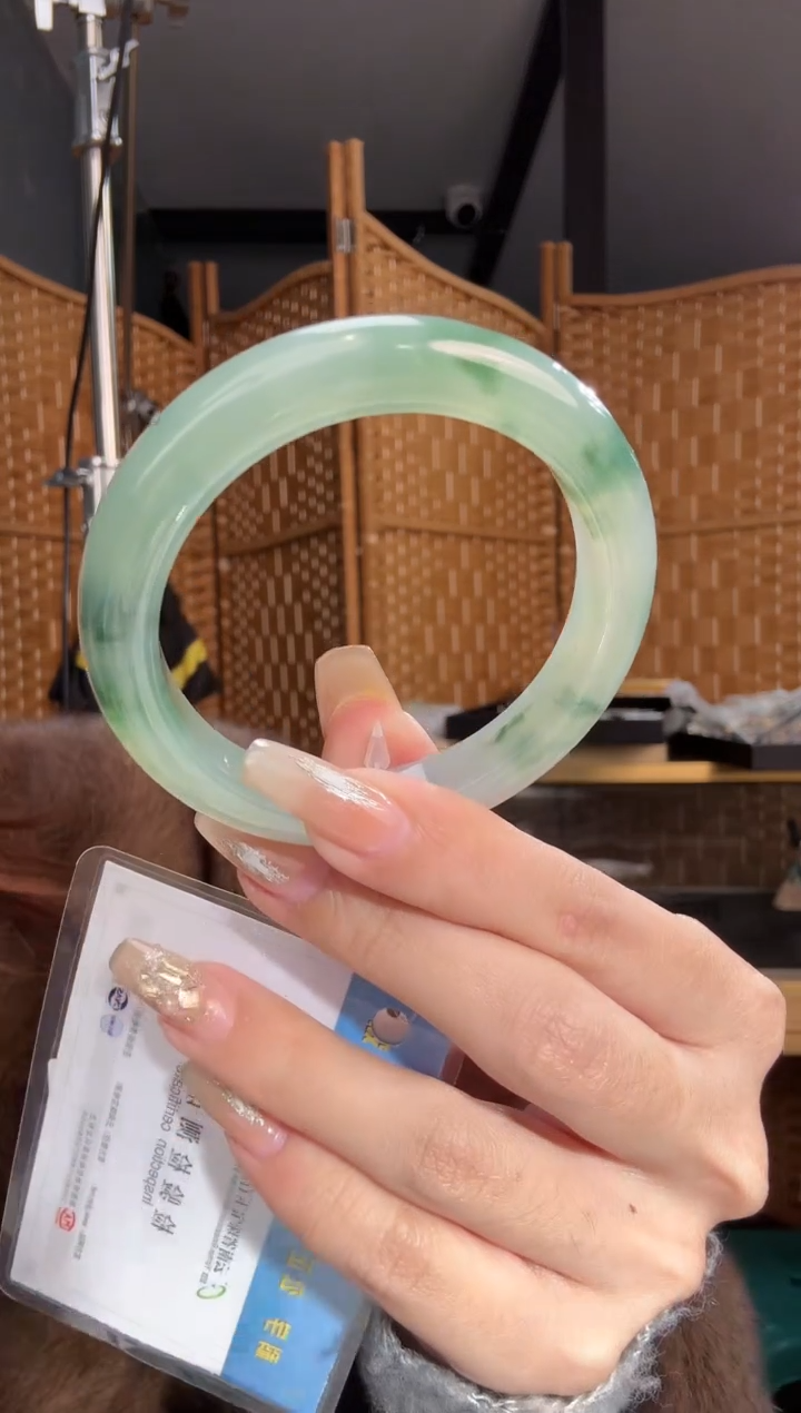 【闪购商品】翡翠手镯未镶嵌手镯