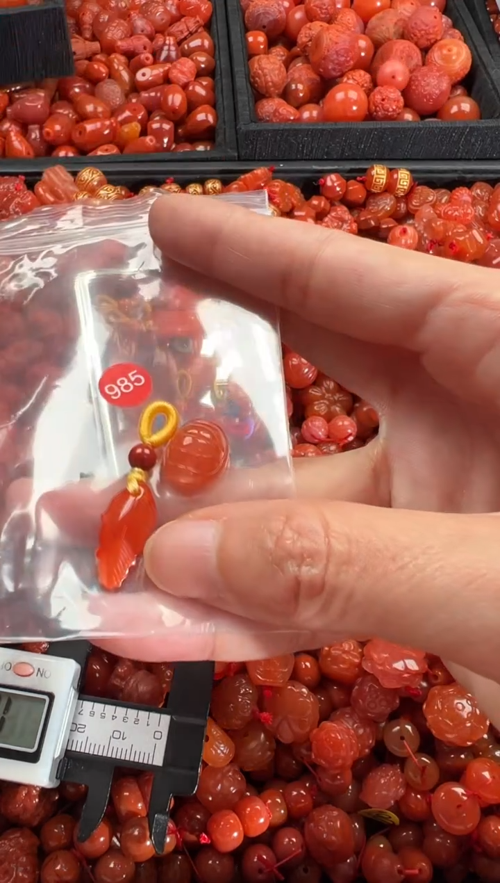 【闪购商品】南红玛瑙颈饰未镶嵌1