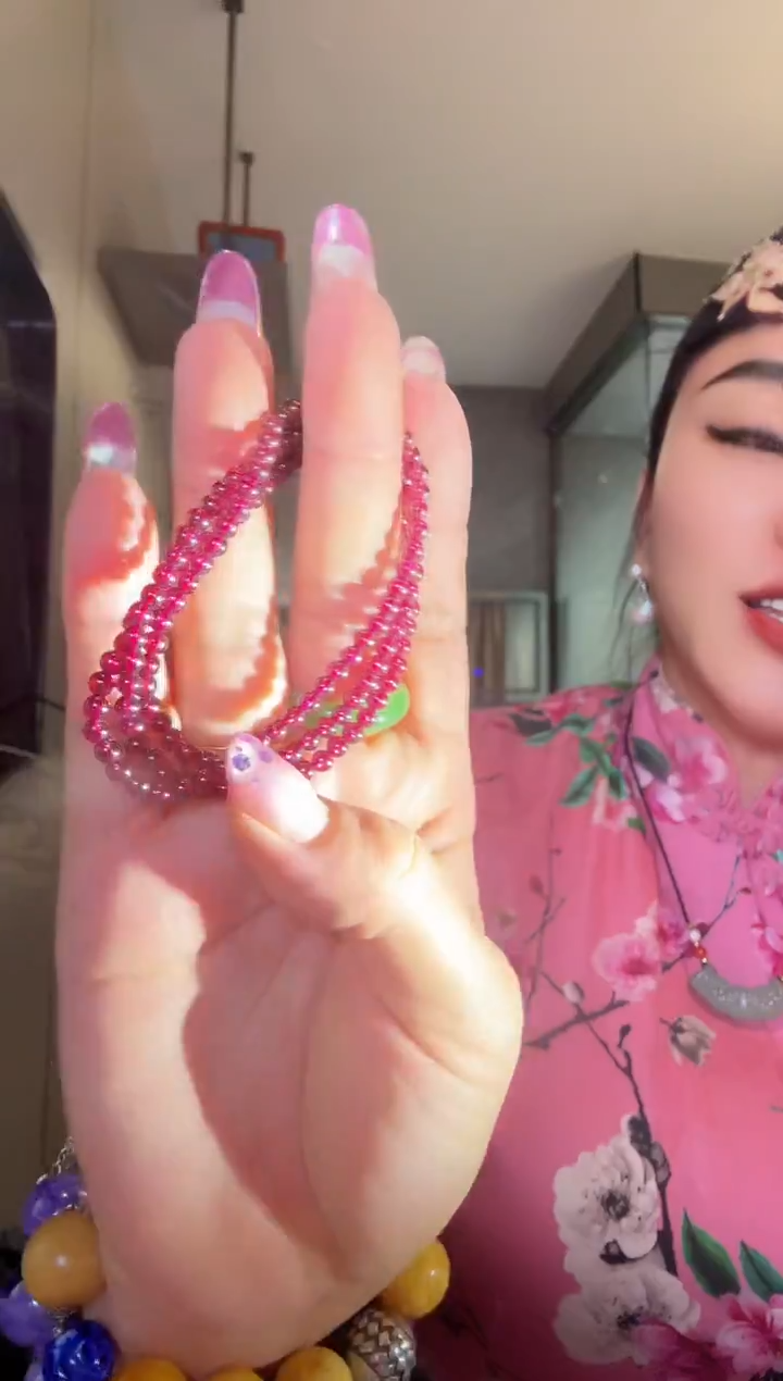 颈饰未镶嵌石榴石天然