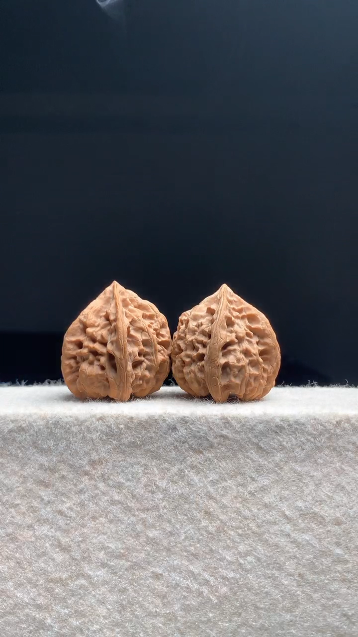 把件文玩核桃紫荆关野牛三棱