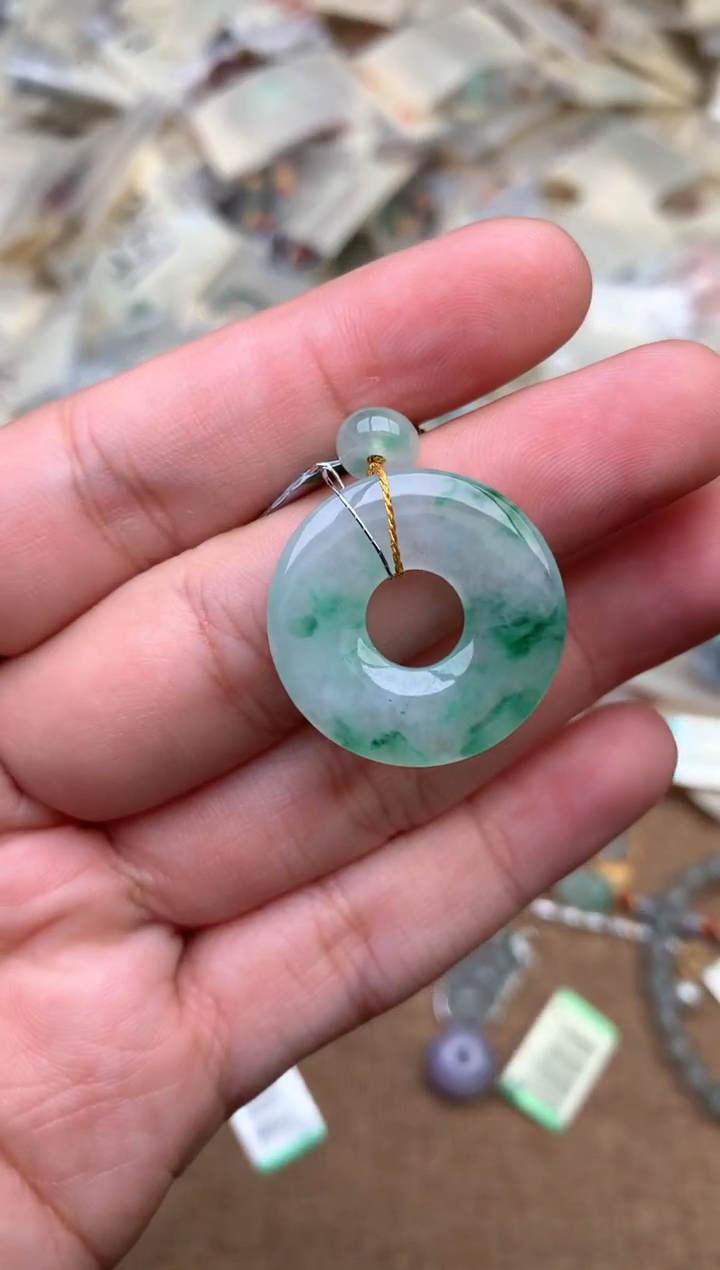 未镶嵌挂件翡翠1