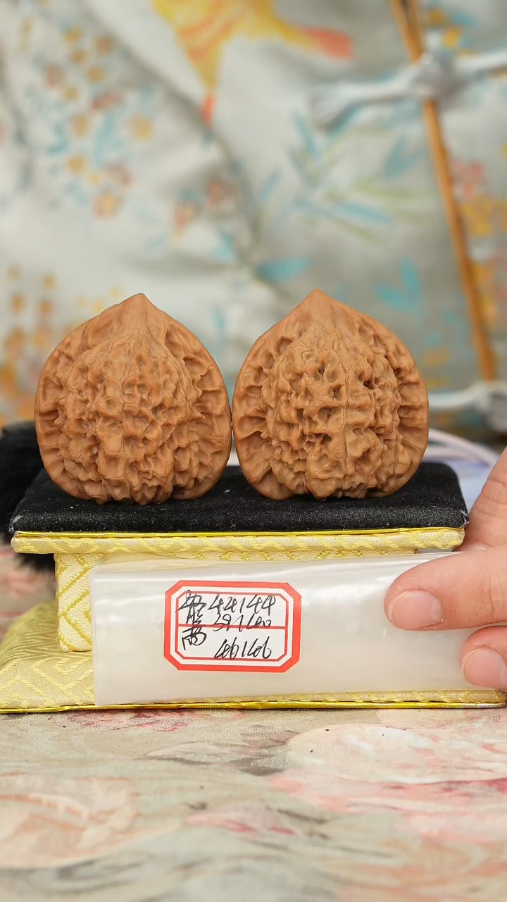 【闪购商品】文玩核桃吊坠官帽