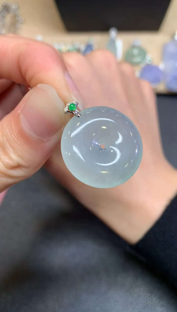 【闪购商品】翡翠颈饰18K金镶嵌平安扣【无服务费】