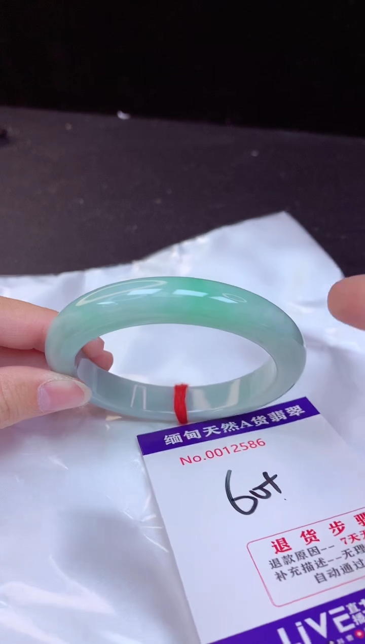 【闪购商品】翡翠手镯未镶嵌60+