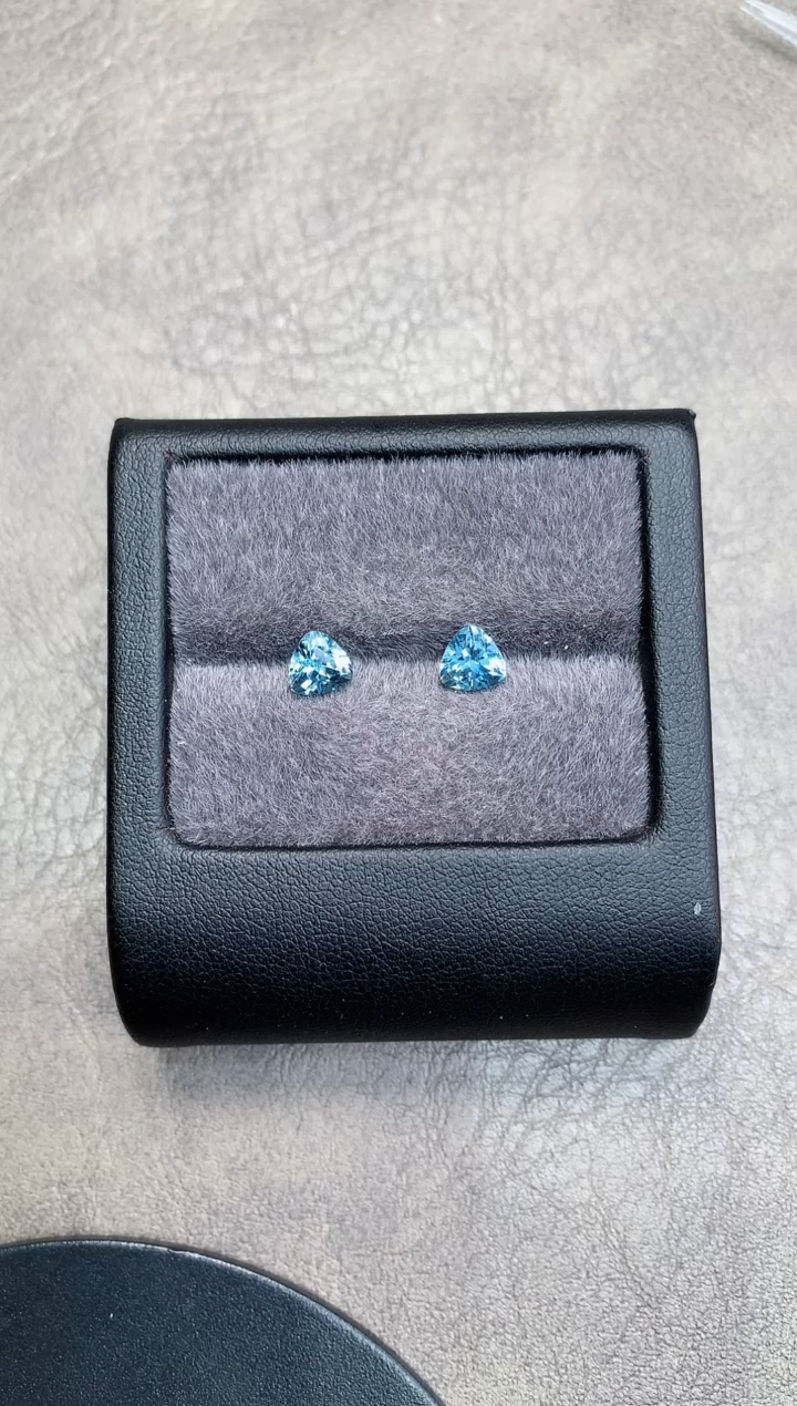 【闪购商品】海蓝宝石裸石未镶嵌1.73ct 2p 三角 XG