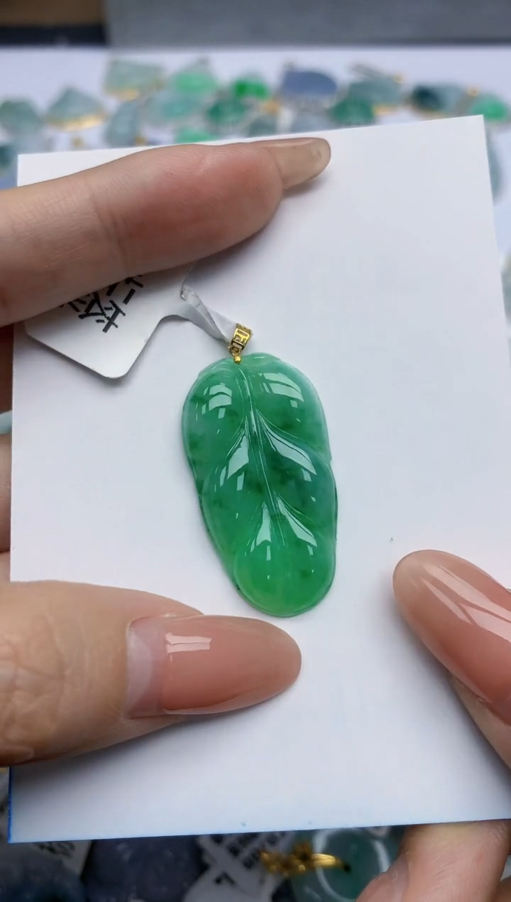 【闪购商品】翡翠挂件18K金镶嵌天然翡翠A货