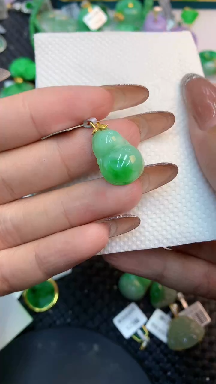 颈饰18K金镶嵌翡翠1