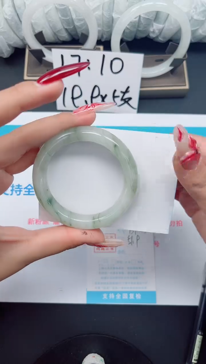 【闪购商品】石英质玉手镯未镶嵌b125