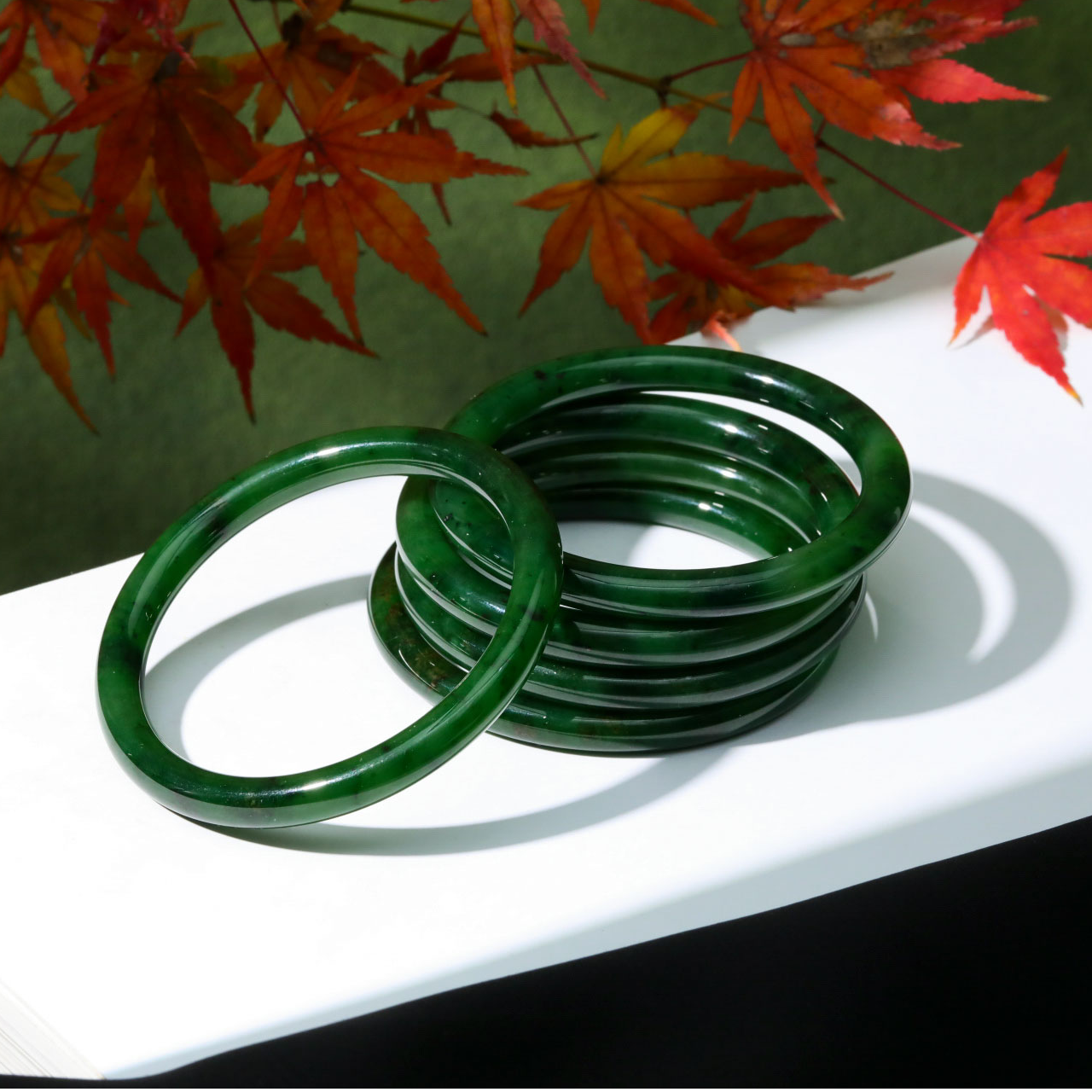 【意婵】《绿意镯》“本场必拍”老俄七聚红皮碧玉（多样性发一）-916677