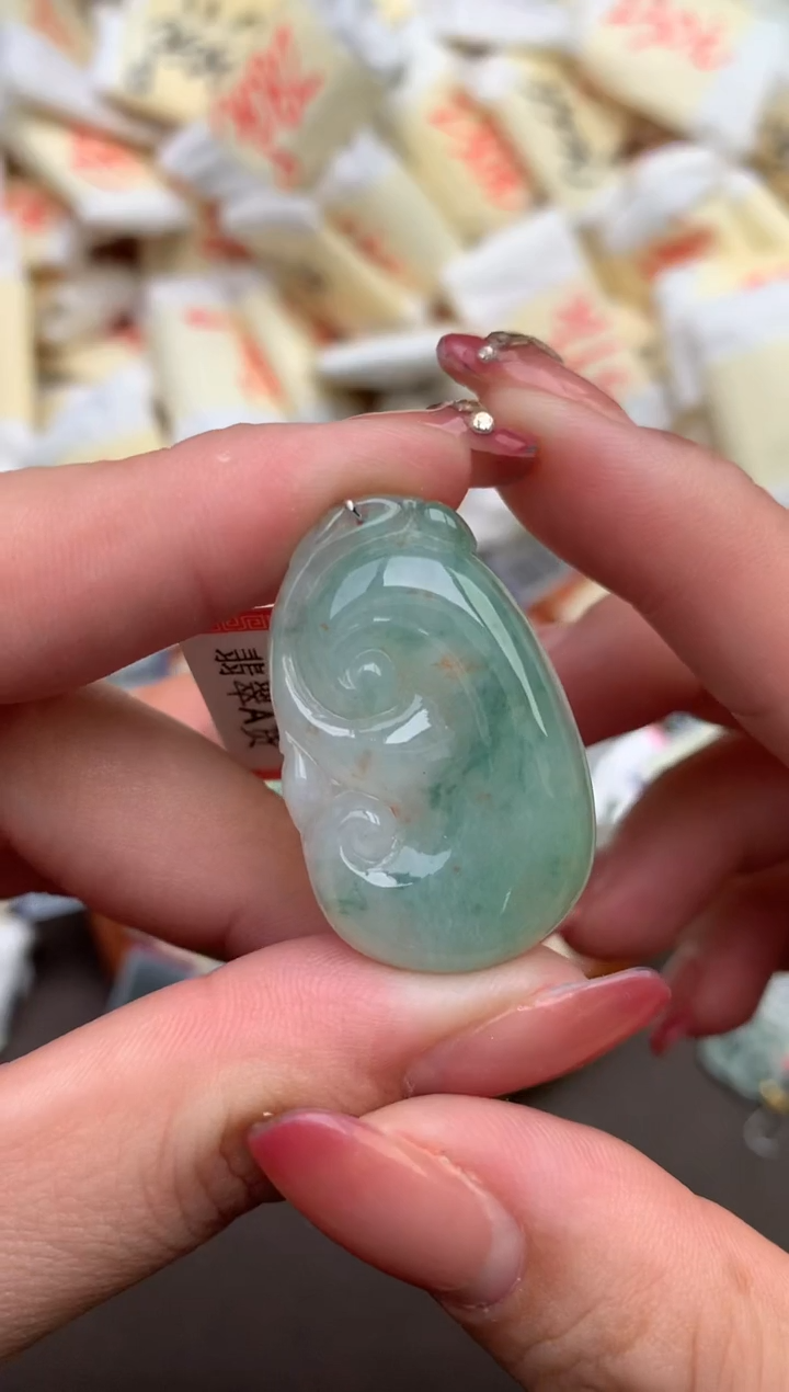 翡翠挂件未镶嵌 —