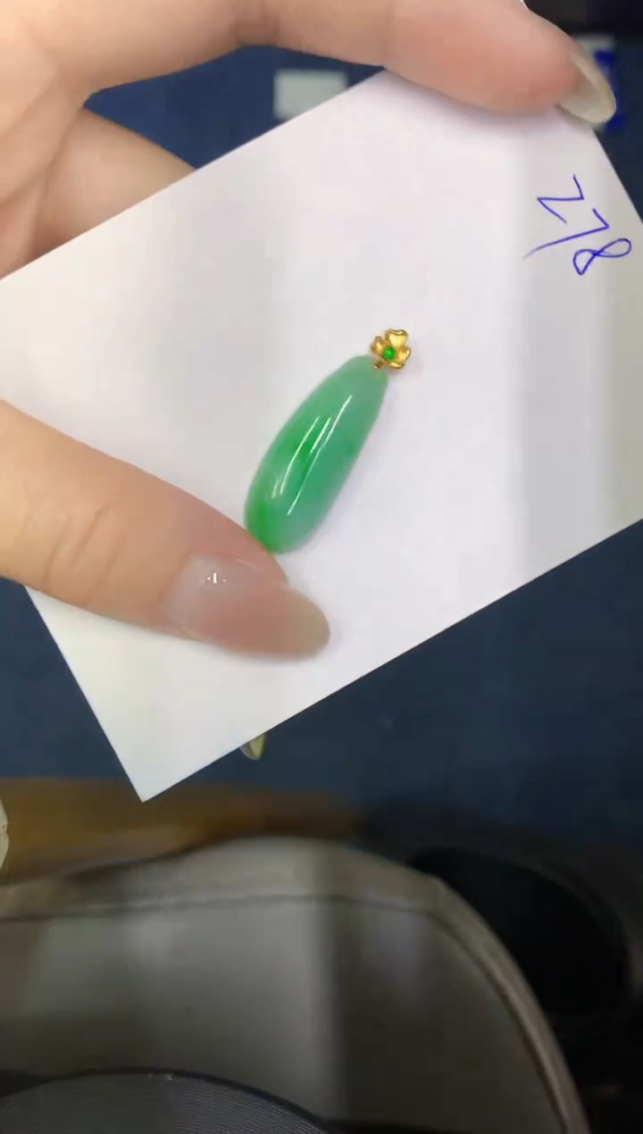 翡翠18K金镶嵌颈饰缅甸天然翡翠A货