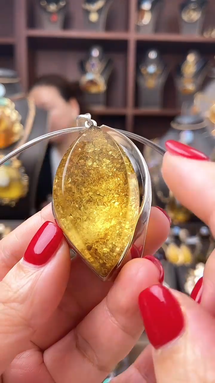 【闪购商品】琥珀颈饰银S925镶嵌吊坠