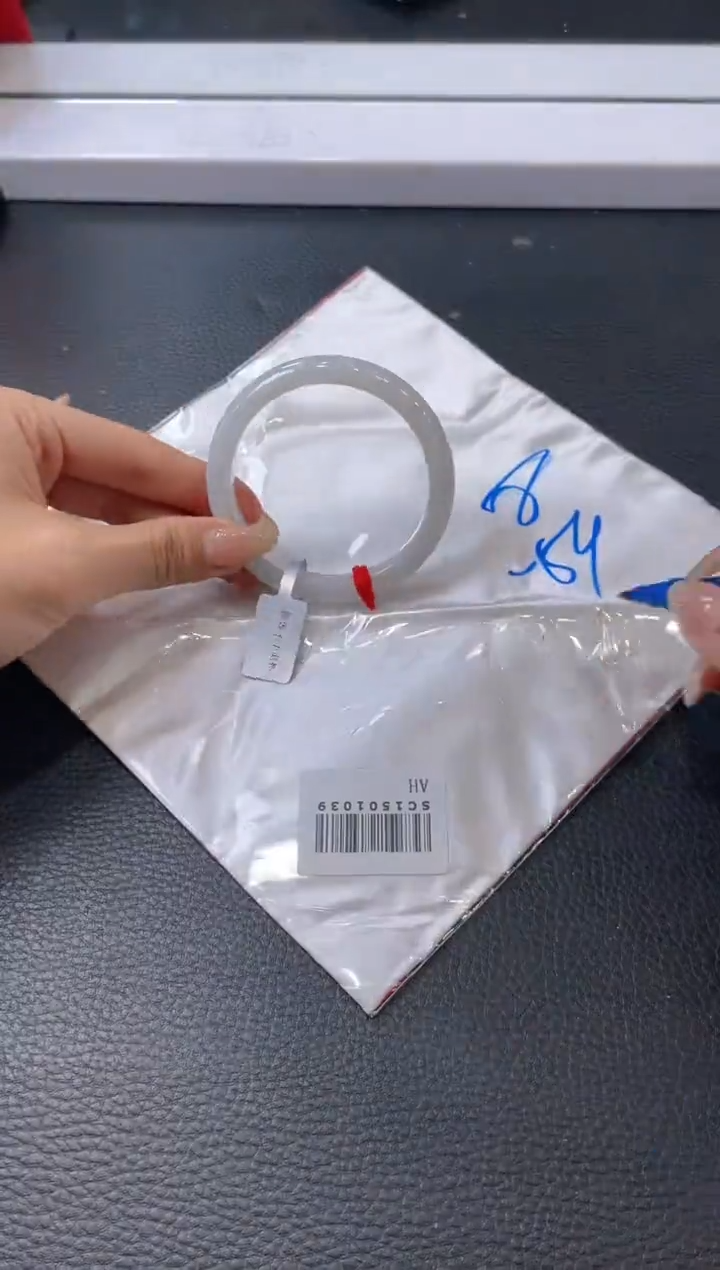 【闪购商品】翡翠手镯未镶嵌手镯