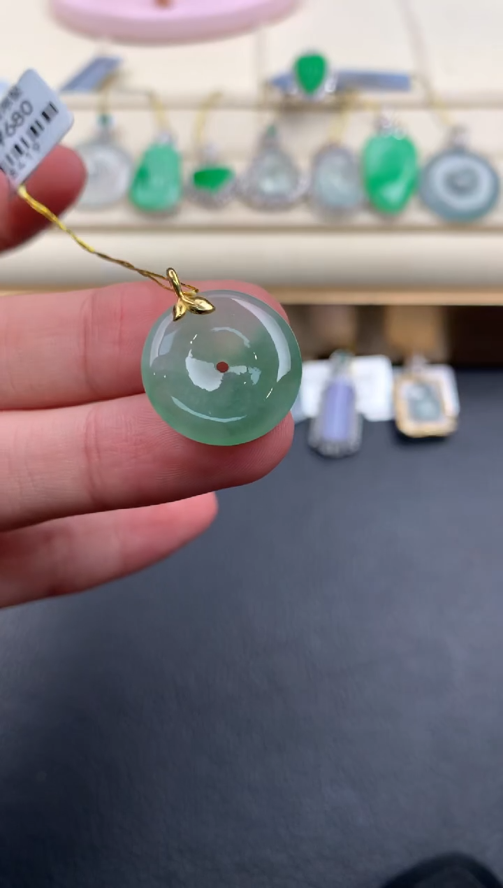 【闪购商品】翡翠颈饰18K金镶嵌A676     