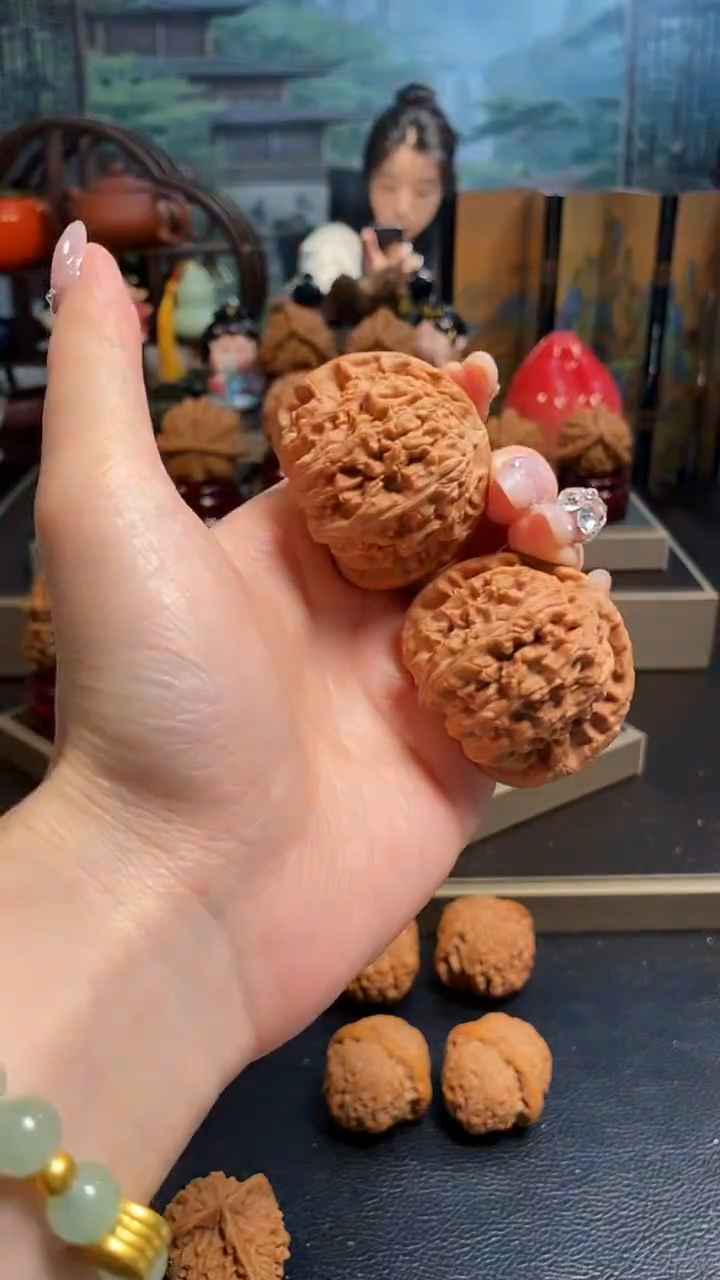 【闪购商品】文玩核桃吊坠K230白狮子44