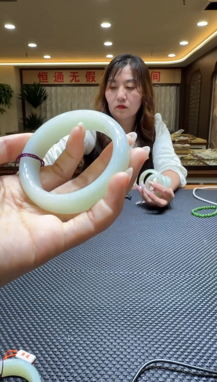 颈饰未镶嵌和田玉手镯54