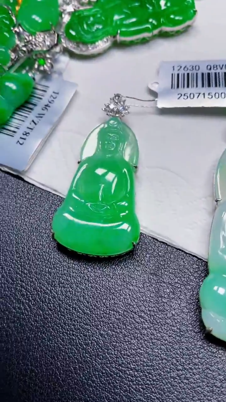 颈饰未镶嵌翡翠观音