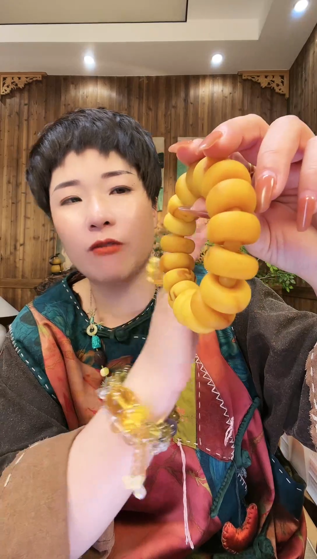 未镶嵌颈饰琥珀00000000359