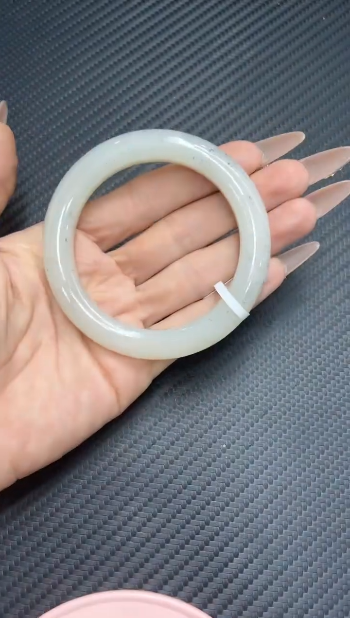 未镶嵌手镯和田玉黑山微色差57+Mm