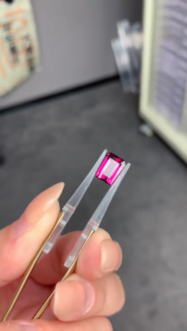 【闪购商品】石榴石裸石未镶嵌4ct镁铝榴石