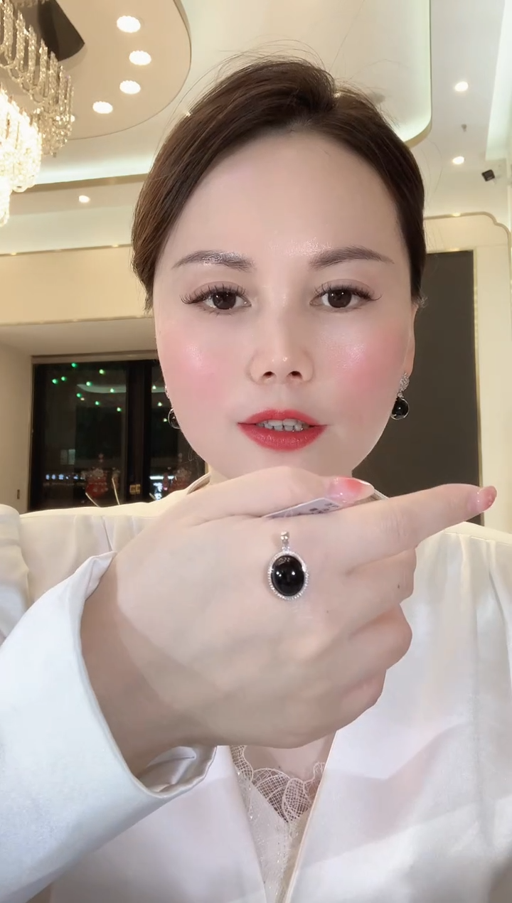 【闪购商品】翡翠吊坠(不含链)18K金镶嵌A14 