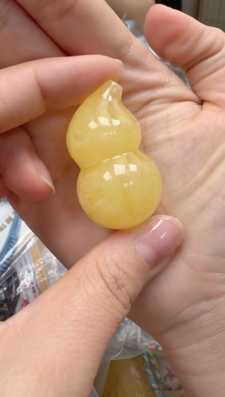 裸石琥珀未镶嵌如图