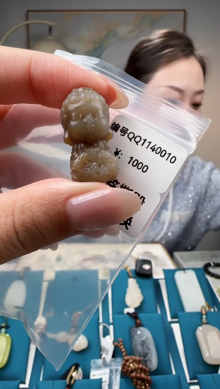 颈饰未镶嵌和田玉吊坠QQ