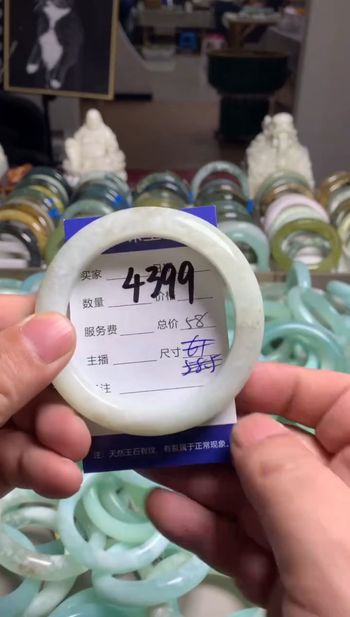 【闪购商品】蛇纹石玉手镯未镶嵌4399