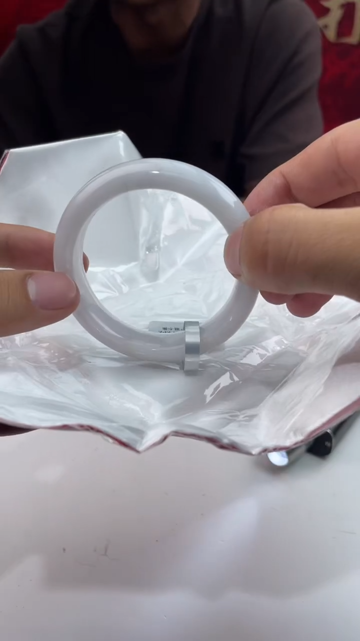 【闪购商品】翡翠手镯未镶嵌6翡翠手镯（微瑕）