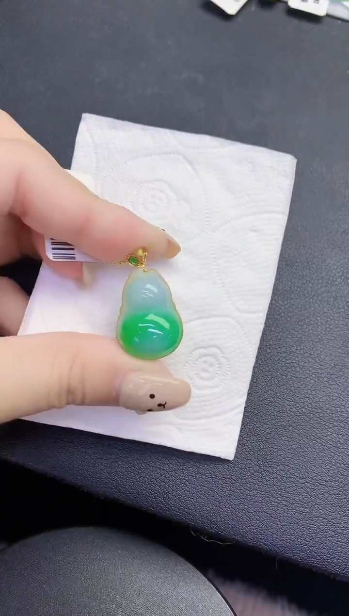 颈饰18K金镶嵌翡翠缅甸天然翡翠A货