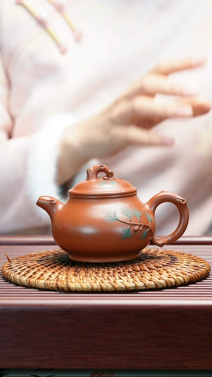 茶壶紫砂南山红 泥绘潘壶（松） 160cc   潘仕堂