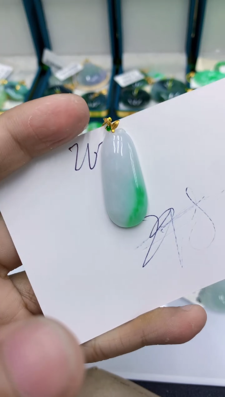 颈饰18K金镶嵌翡翠1111111111