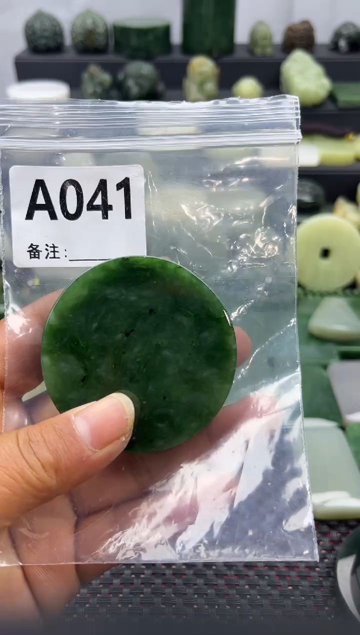 未镶嵌和田玉珠宝半成品镯芯