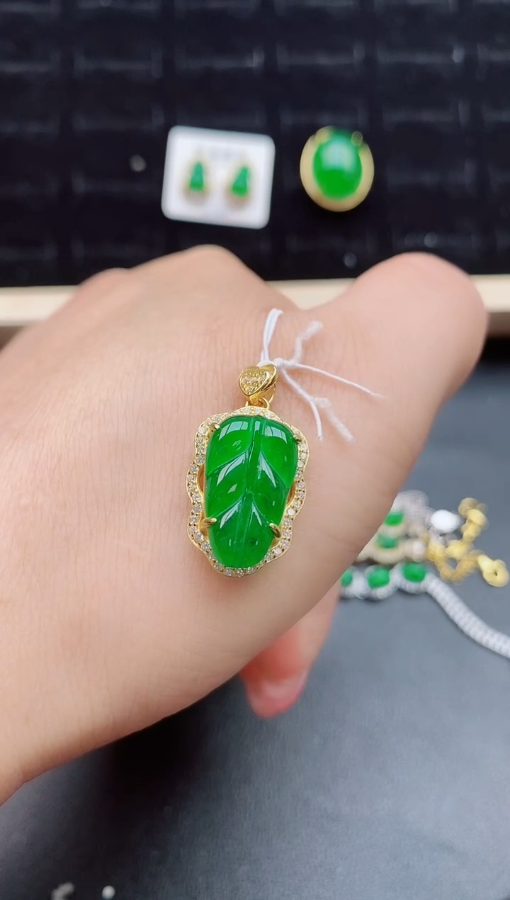 【闪购商品】翡翠颈饰银S925镶嵌2121212