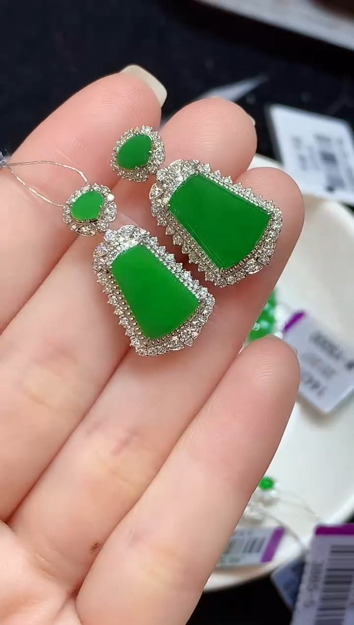 吊坠(不含链)18K金镶嵌翡翠17