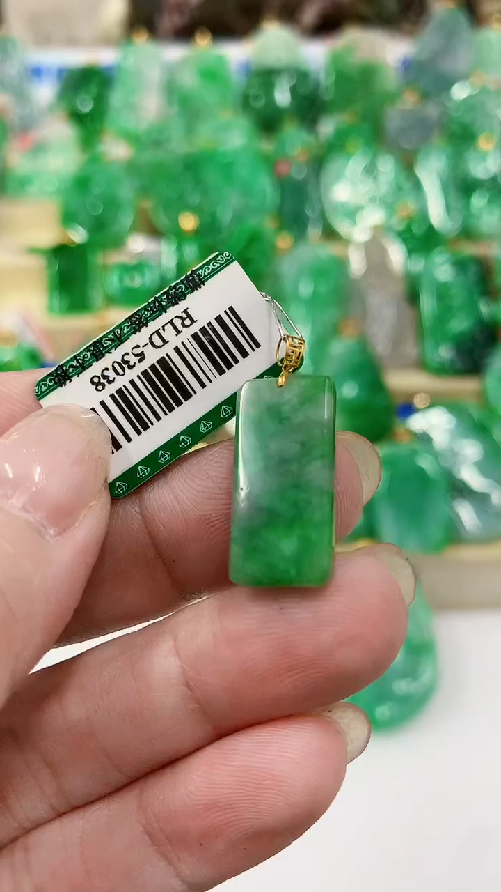 【闪购商品】翡翠吊坠(不含链)18K金镶嵌挂件