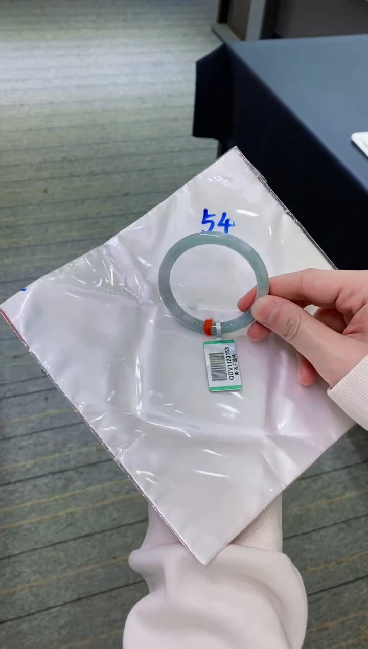 【闪购商品】翡翠手镯未镶嵌             