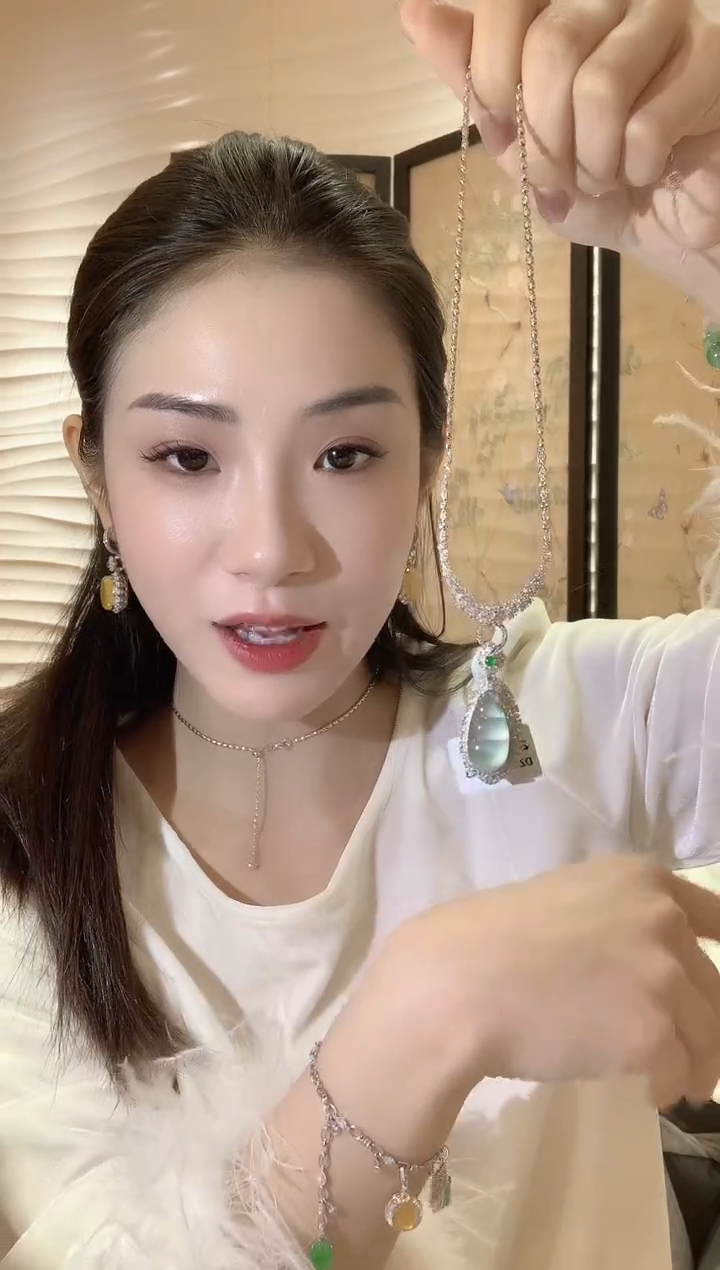 【闪购商品】翡翠吊坠(不含链)18K金镶嵌D33