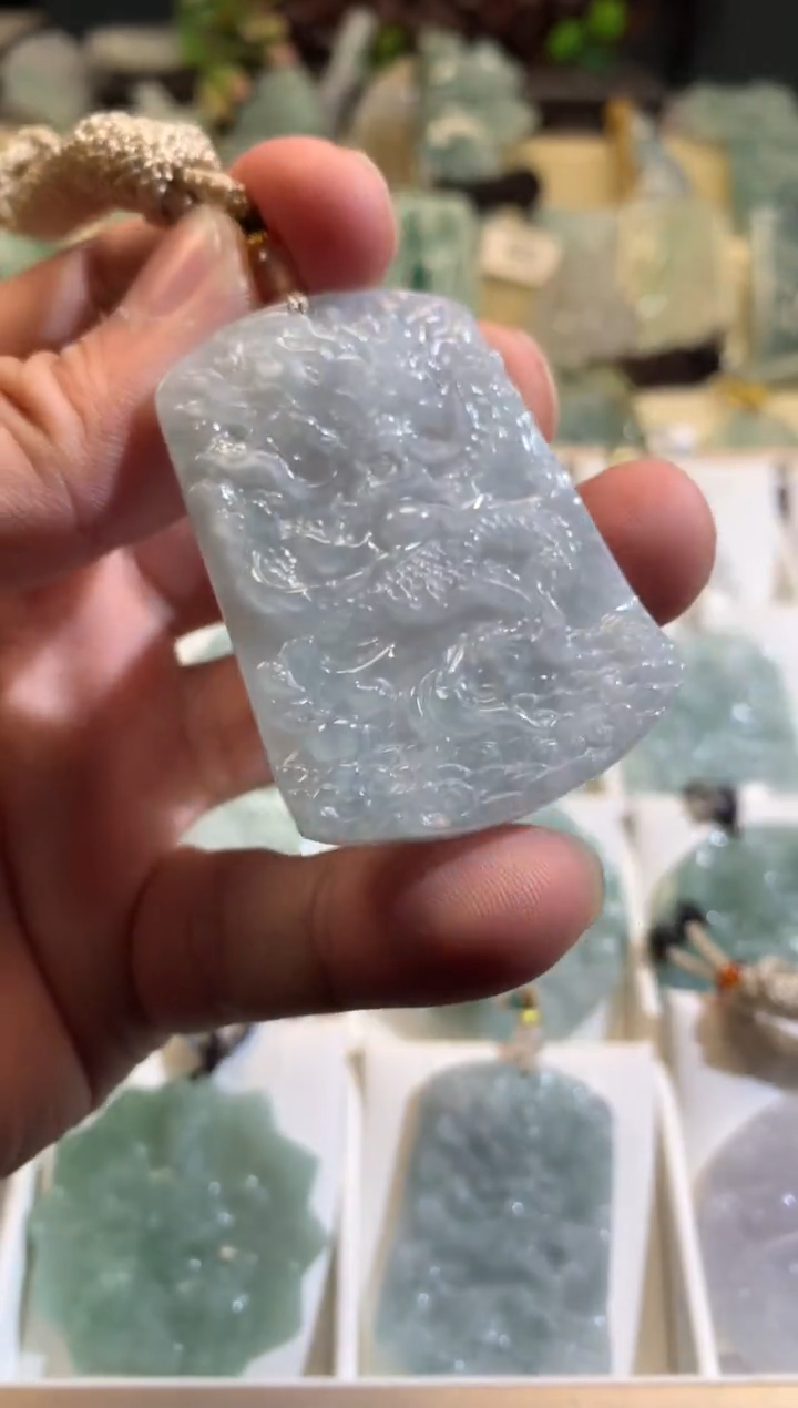 【闪购商品】翡翠颈饰未镶嵌03/07/117