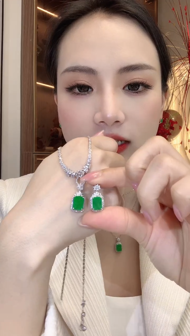 【闪购商品】翡翠吊坠(不含链)18K金镶嵌A2 多样性发货一件