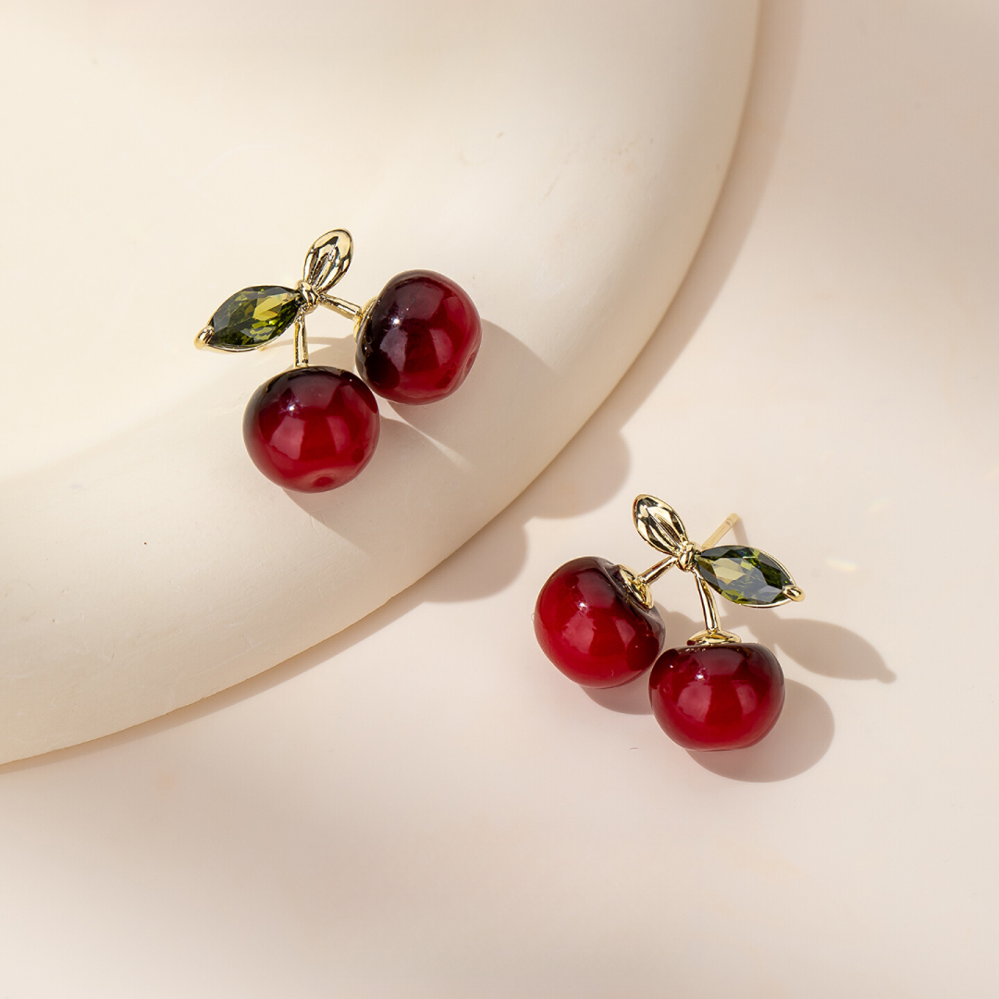 铜合金耳饰 樱桃红色耳饰女银耳钉巨好看耳环爆款高级感网红耳坠