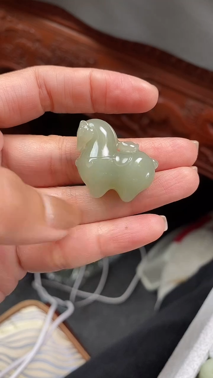 颈饰未镶嵌和田玉向**?和田玉吊坠