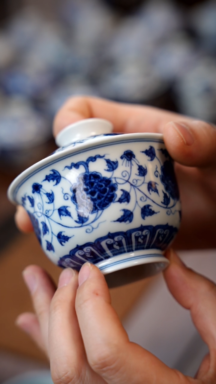 【闪购商品】130缠枝花卉盖碗1111111