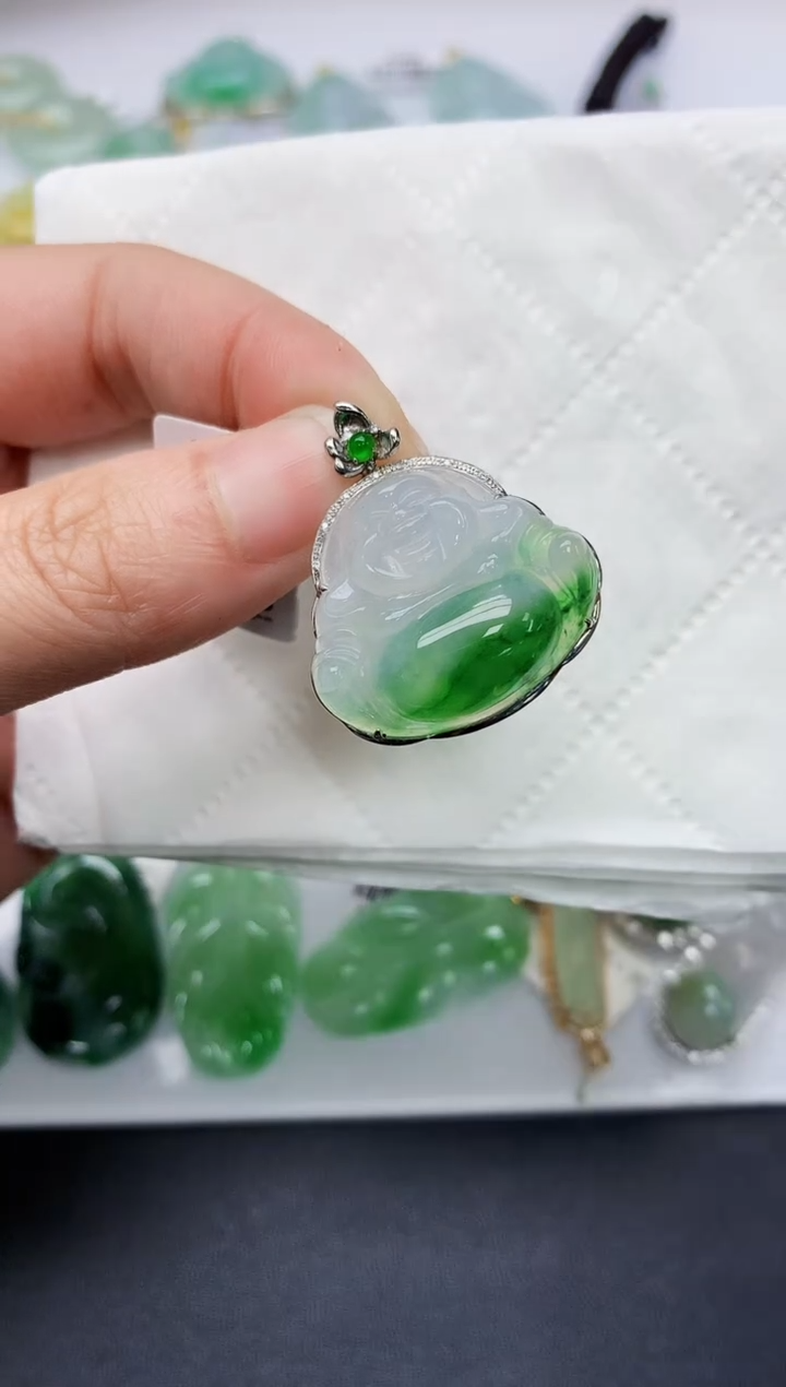 颈饰18K金镶嵌翡翠天然A货