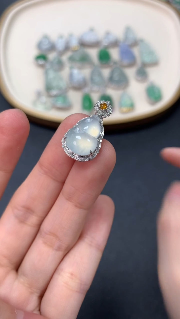 【闪购商品】翡翠吊坠(不含链)18K金镶嵌3800