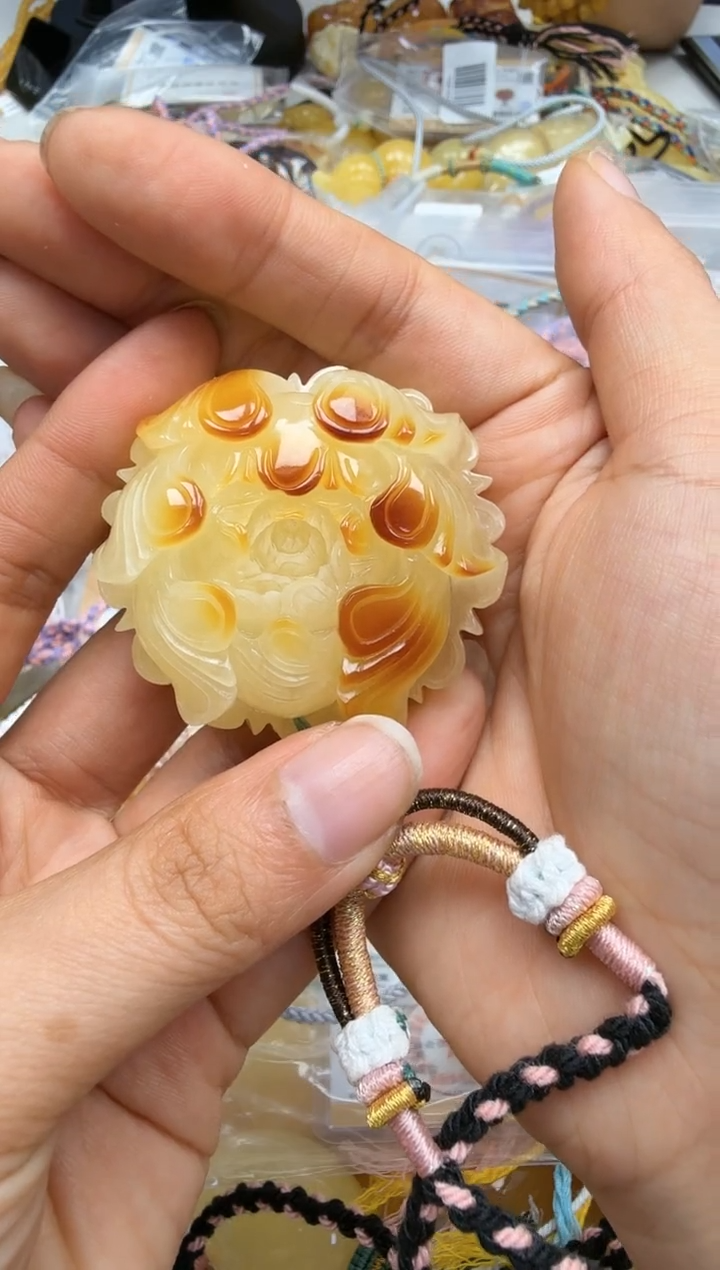 裸石琥珀未镶嵌如图