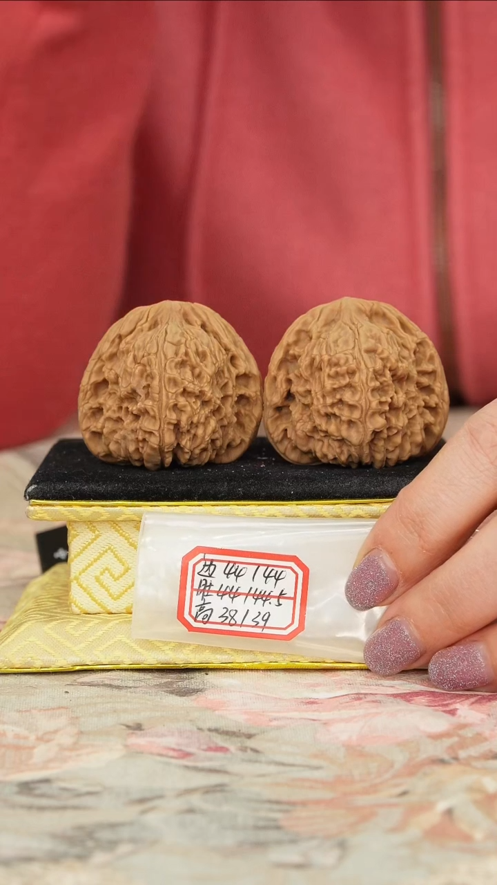 【闪购商品】文玩核桃把件赵喜满南将石